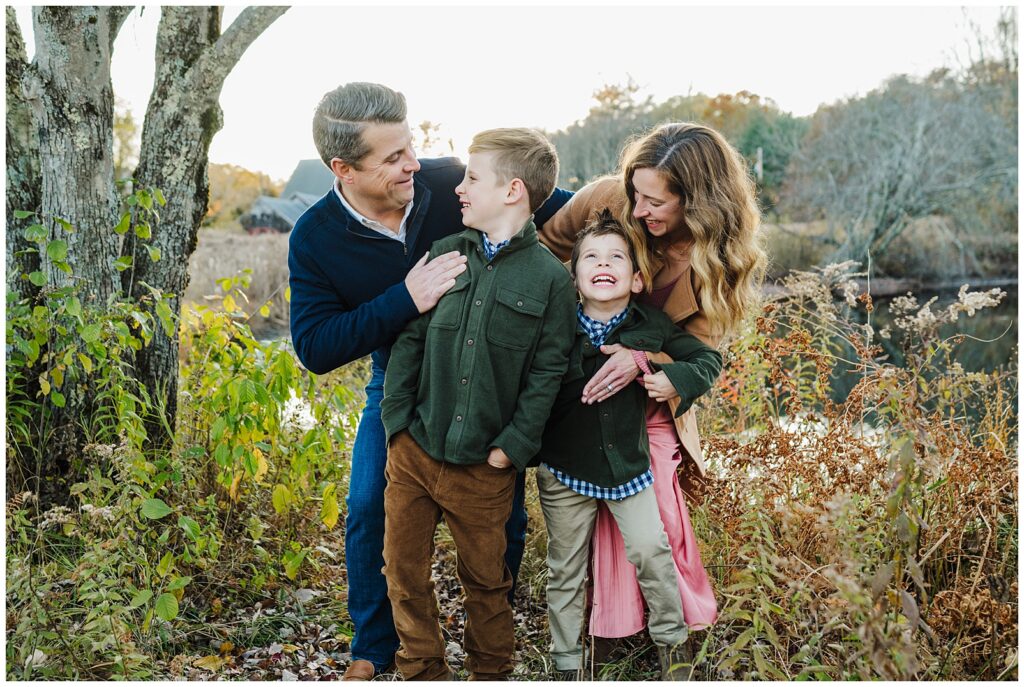 what to wear for a fall family photoshoot green jackets and camel coat outdoor session